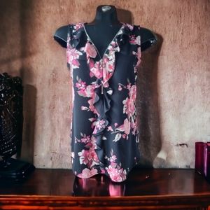 🌟3/$40 Sale!Mix & Match🌟 Tamara H. Front Ruffle Sleeveless Floral Blouse